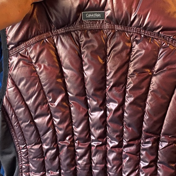 Brand new Calvin Klein Performance   Premium Down - Picture 2 of 3